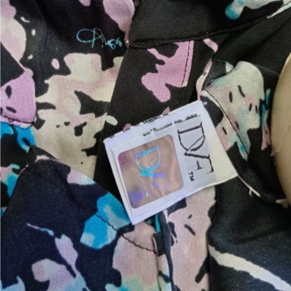 Diane von Furstenberg
Freya Floral Daze Shirtdress - Picture 14 of 14